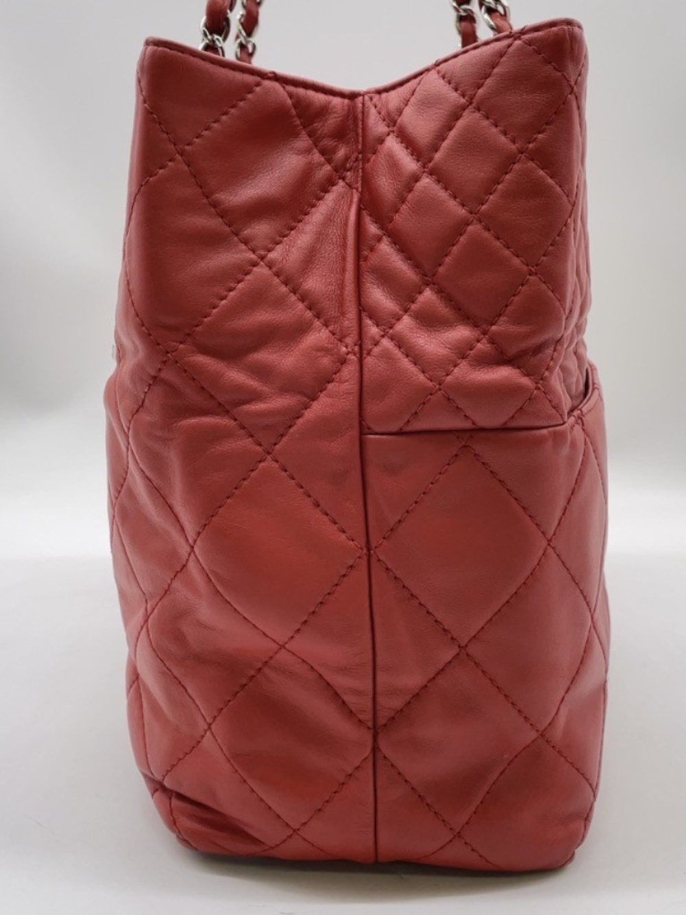 Chanel Coco Red Leather Tote - Picture 4 of 15
